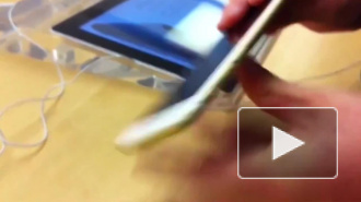 Британские подростки выложили видеоролик, в котором они погнули iPhone 6 в магазине