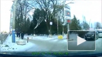 Опасные маневры на Брянских улицах попали на видео: пешеход чудом остался жив