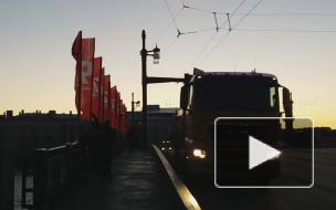 Дворцовый мост украсили ко Дню Победы