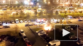 На парковке Богатырского проспекта вечером горел BMW