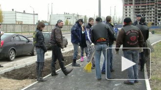 Школьники, студенты и волонтеры убрали ДОТы в Невском районе