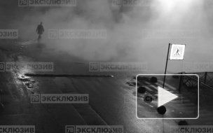 Появилось видео падения мужчины в яму с кипятком в Колпинском районе