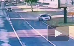 Момент ДТП на Выборгской набережной попал на видео