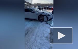 Блогер Литвин въехал в витрину автосалона на Porsche за 13 миллионов