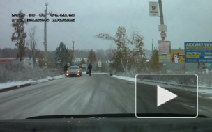 Появились первые видео снега и гололеда в Иркутске
