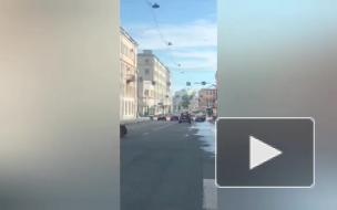 Из-под асфальта на Полтавской забила вода 