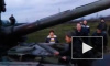 Новости Украины 15.04.2014: видео из Славянска, где жители голыми руками остановили танк, взорвало интернет