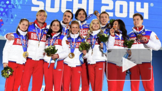Церемония награждения фигуристов медалями Олимпиады в Сочи привела болельщиков в восторг