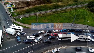 Видео: ДТП на въезде в Кудрово заблокировало движение на улице Дыбенко