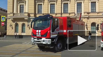 Петербуржцам показали, как выглядит пожарная техника разных лет и поколений