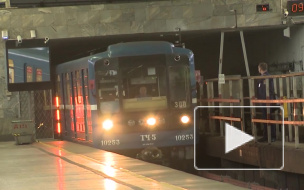 Из-за сломанного состава поезда ходили по "синей" ветке метро с интервалом 15 минут, пассажиры опаздывали на работу