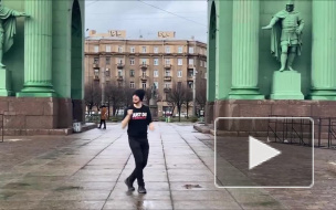 Азербайджанский блогер станцевал лезгинку под Нарвскими воротами