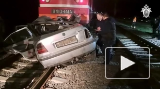 Поезд Севастополь-Петербург столкнулся с автомобилем в Крыму