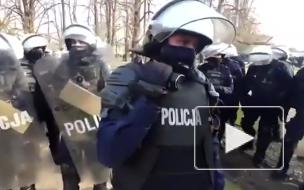 Протестная акция проходит в Варшаве у памятников жертвам авиакатастрофы под Смоленском