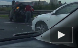 На КАД машина перевернулась вверх тормашками 