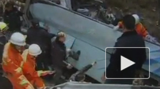 В Китае упал с моста пассажирский автобус: 15 человек погибли