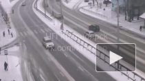 Страшное видео: в Красноярске машина на полной скорости сбила девочку