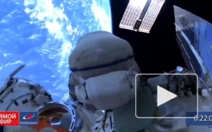 Космонавты развернули в открытом космосе копию Знамени Победы
