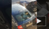 Видео: гитарист выкинул люстру на окно чужой машины 