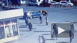Видео: мужчина упал с квадроцикла на перекрестке Дыбенко и Большевиков