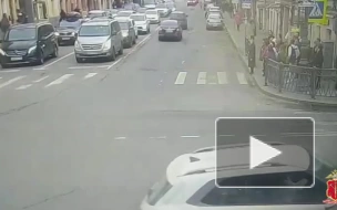 Момент наезда на 8-летнего велосипедиста на Разъезжей улице попал на видео