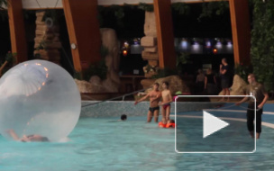 Спасатели аквапарков в шоке от непутевых родителей