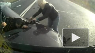 Видео ДТП: чудесное спасение водителя ВАЗа, врезавшегося в КамАЗ