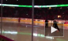 Видео: Голый болельщик выскочил на хоккейную площадку