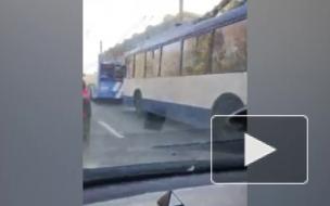 На Суздальском иномарка сбила автоледи, осматривавшую свою машину после ДТП