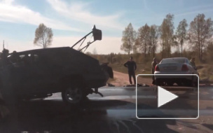 Ужасающее видео из Смоленска: легковушку смяло от удара в ДТП