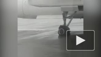 Самолет компании Qazaq Air не смог взлететь из-за лопнувшей покрышки шасси