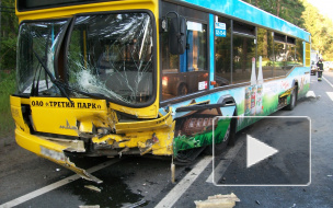 В ДТП с автобусом под Петербургом погиб человек