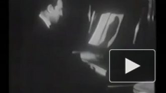 Gershwin plays Strike Up The Band rare film footage