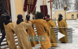 У Александро-Невской лавры трезвенники Петербурга прошли с Крестным ходом