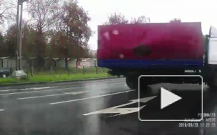 Петербуржец чудом избежал страшного столкновения и снял это на видео