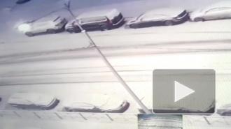 В "Новой Охте" иномарка протаранила припаркованные машины и встречный автобус