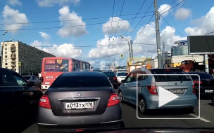 Видео: у метро "Улица Дыбенко" образовалась километровая пробка из-за ДТП