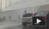Видео из Казани: трубу теплоснабжения прорвало возле жилого дома
