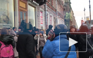 Петербуржцы вышли на улицы города с одиночными пикетами