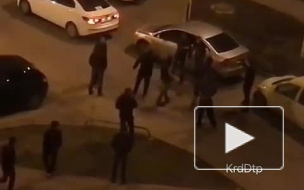 Пьяный хулиган из Краснодара избил водителей и повредил 2 машины