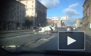 Из перевернувшегося "Форда" на Заневском спасатели достали тело мертвой девушки