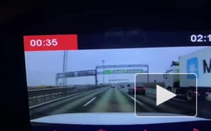 Видео: BMW хотел проскочить на КАД у Дачного между машинами, но спровоцировал массовое ДТП