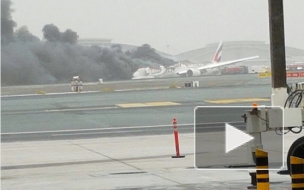 Появились фото Boeing, горящего в аэропорту Дубая