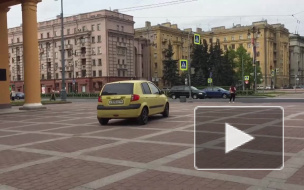 Видео: водитель решил сократить путь через Московский Парк Победы