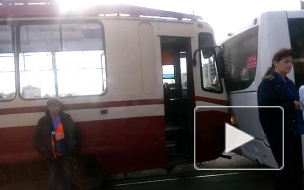 На Лиговском проспекте Петербурга столкнулись автобус и трамвай: транспорт встал в громадную пробку