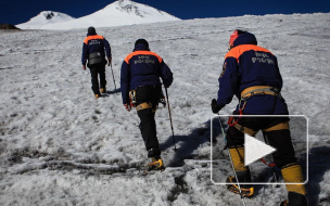 Спасатели ищут альпиниста, который сорвался с высоты 5 тысяч на Эльбрусе 