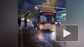 На Лиговском проспекте в салоне автобуса произошел взрыв. Пострадала женщина