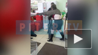 Видео: воровка попыталась украсть из "Пятерочки" на Ленинском алкоголь и продукты