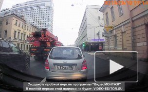 На Рижском проспекте столкнулись мотоцикл и каршеринговый автомобиль