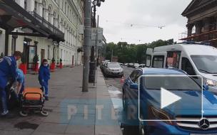 Петербуржцу, который стоял в очереди в магазин, пришлось вызвать скорую помощь